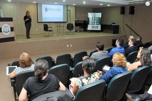 Escola de Educação Financeira participa de diálogo sobre superendividamento